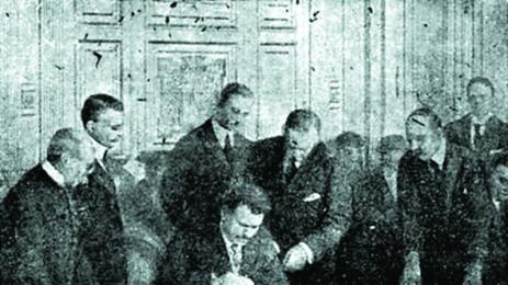 Стамболийски чупи писалката след Ньойския договор