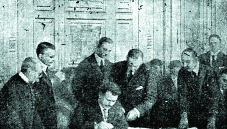 Стамболийски чупи писалката след Ньойския договор - Стамболийски чупи писалката 
след Ньойския договор