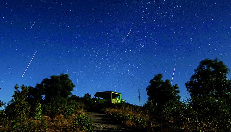 Две седмици дъжд от падащи звезди - НЕВЕРОЯТНО! Небесен порой от падащи звезди - ето кога да гледате!