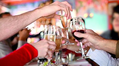 Студенти с гривнички пият с намаление