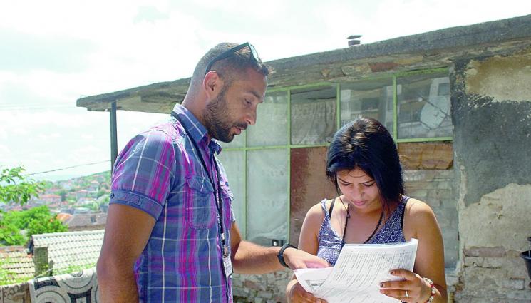 Айлин и Георги заместват интернета в махалата - Айлин и Георги заместват 
интернета в махалата