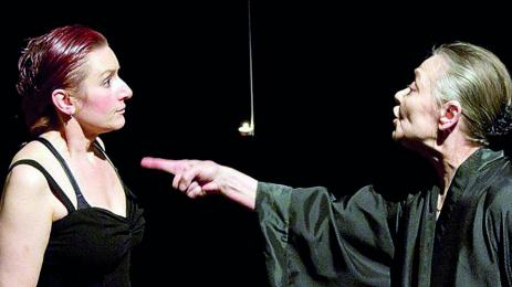 Цветана Манева играе онлайн