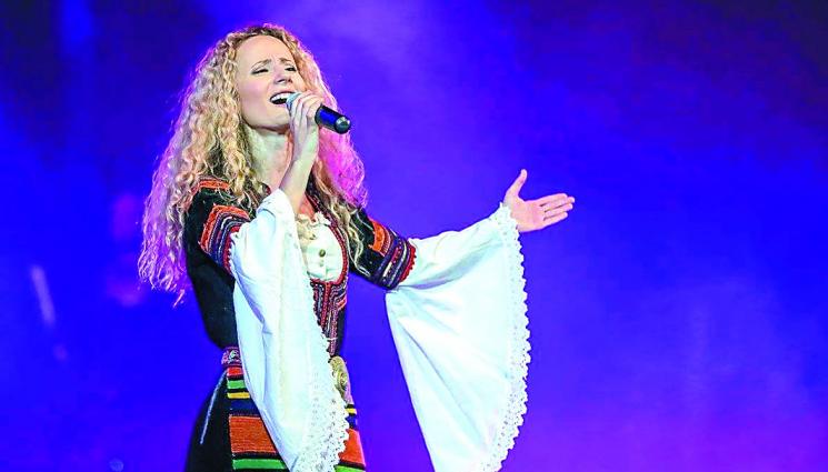 Деси Добрева се връща на сцената в Бургас - НЕВЕРОЯТНО! Деси Добрева събира над 500 изпълнители в един концерт