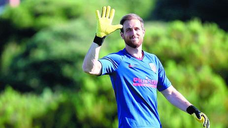 Челси дава Кепа и пари за Облак