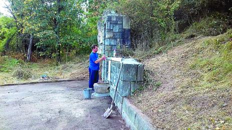 Габровец поправя чешми даром