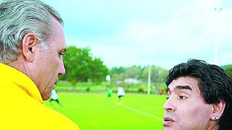 Стоичков страда за разрива с Марадона