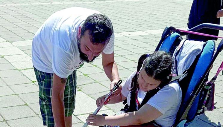 Рециклиране с кауза спасява 11 годишно момиче - Рециклиране с кауза 
спасява 11-годишно момиче