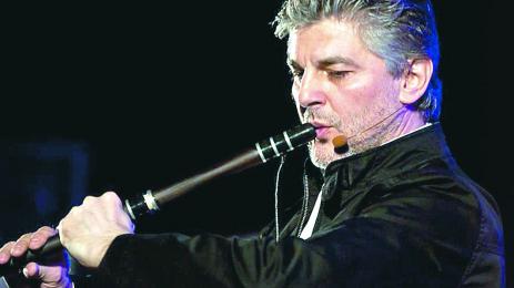 Теодосий Спасов свири с Филхармонията