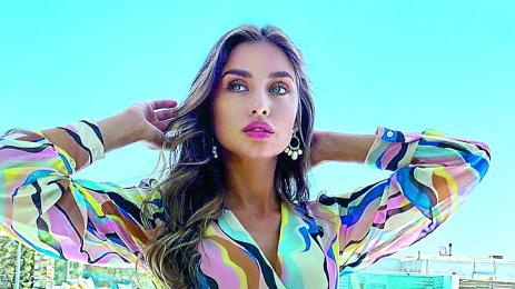 Саня Борисова отмаря с Кристо в Миконос