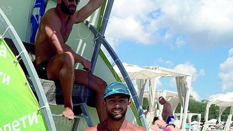 Шампион по борба спаси давещ се младеж