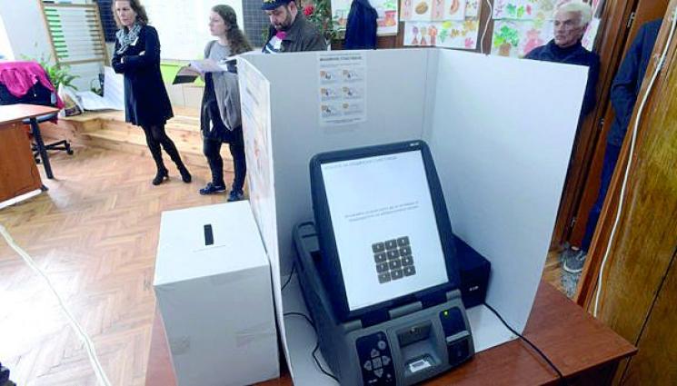 Машинно гласуване във всички секции с над 300 избиратели - Само проверени хора пипат машините за гласуване, впрягат всички служби за контрола