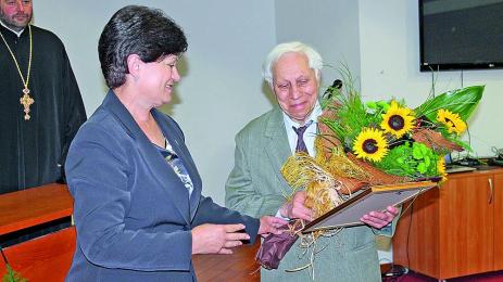 Джипи на 85 г с пирон в крака още лекува