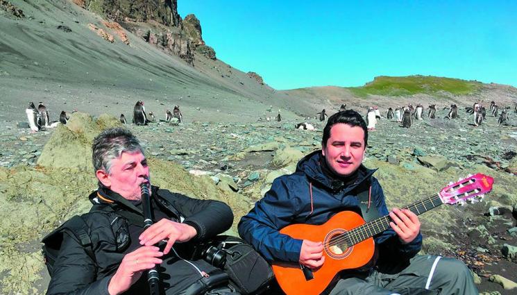 Теодосий Спасов откри изложба в БНР - Теодосий Спасов и Християн Цвятков разказват „Антарктически приказки