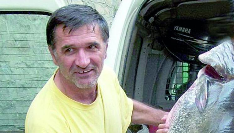 Пирати отмъкнали обувките на моряка Пенчо - Пирати отмъкнали 
обувките на моряка Пенчо
