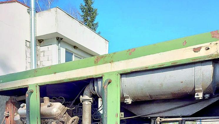 Велинградски бизнесмен реставрира ретро локомотив - Велинградски бизнесмен 
реставрира ретро локомотив