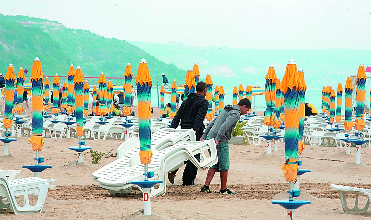 Евтини чадъри и шезлонги и за лято 2021