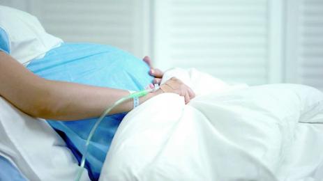 Бременна с К 19 в кома извадиха близнаците