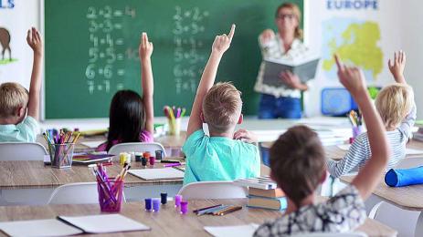 Учители и медици с най голям скок на заплатите