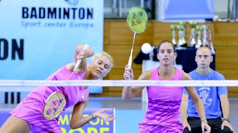 Сестри Стоеви поставени под 1