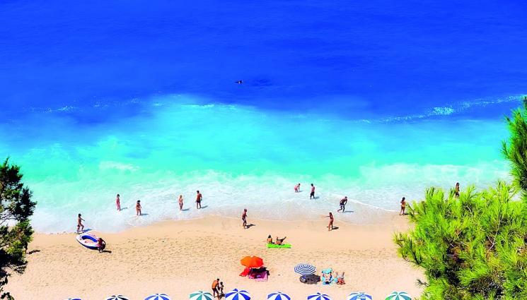 Отварят за туристи плажовете в Гърция - КРАЙ НА ПОЧИВКИТЕ? Лавина от протестиращи помете туристите в култов курорт! (СНИМКИ+ВИДЕО)