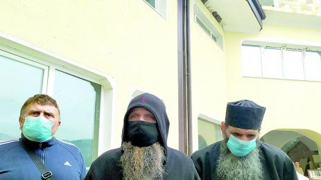 Монаси спят във фургони заради спор за манастирска земя