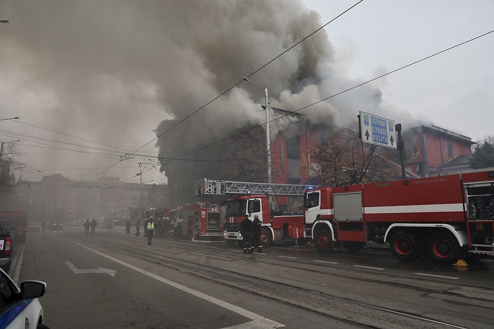 Пожар в емблематична сграда в центъра на София