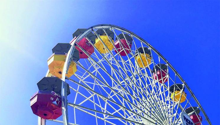 Издигат огромно виенско колело в центъра на Пловдив - Десетки ранени, след като виенско колело се запали