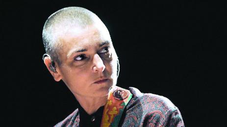 Шинейд О Конър слиза от сцената