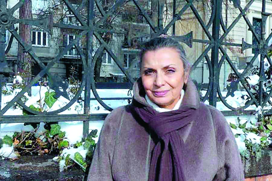 Ало измамници обраха Ели Скорчева