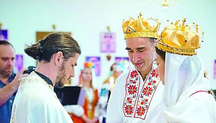 Ученик на Марсел Марсо вдигна сватба в народна носия - Ученик на Марсел Марсо
вдигна сватба в народна носия