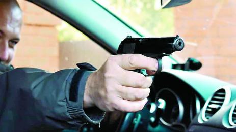 Шофьор заплаши тираджия с пистолет