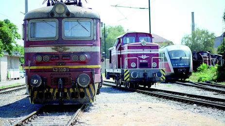 Машинисти спасиха влакове от челен сблъсък