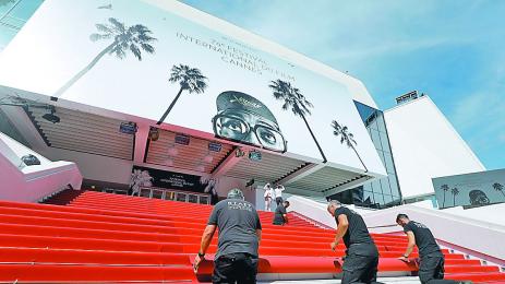 Блокираха червения килим в Кан заради съмнителен пакет