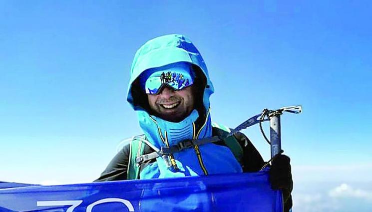 Мартин изкачи Елбрус в чест на ВУЗ - Мартин изкачи Елбрус в чест на ВУЗ