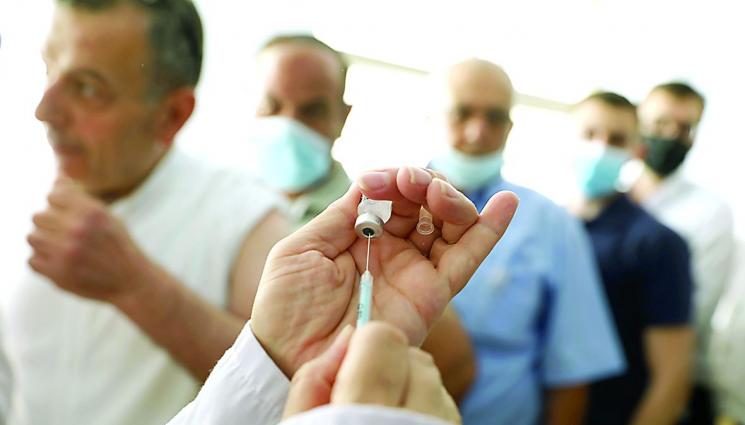 Пуснаха в нета сертификати за ваксина - След въвеждането на зеления сертификат: Всеки четвърти ваксиниран срещу COVID-19