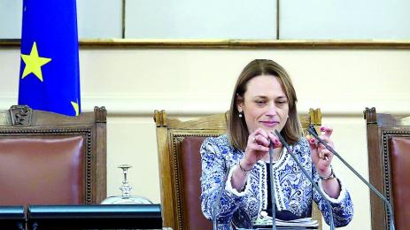 Ива Митева свиква извънредно парламента