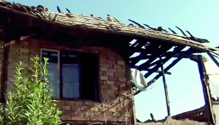 Майка с три деца остана без дом - Майка с три деца 
остана без дом