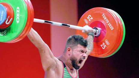 Божидар Андреев взима медал от европейското