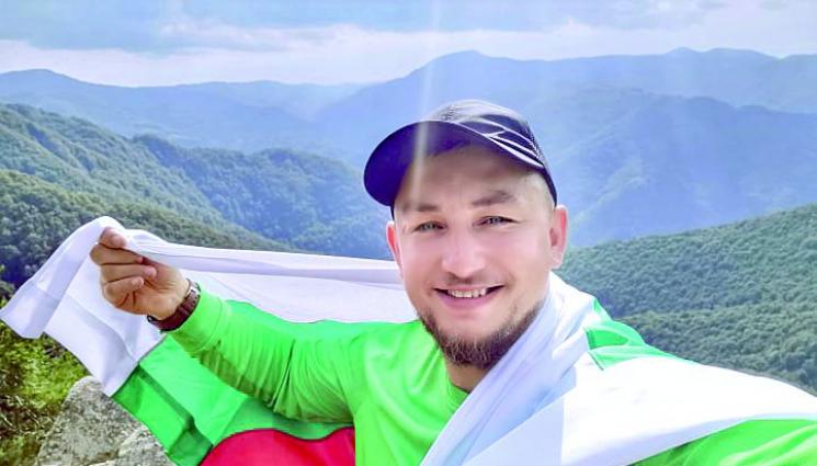 бивш полицай мина Ком Емине с портрета на Левски - бивш полицай мина 
Ком-Емине 
с портрета на Левски