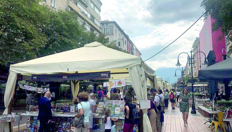 Представят над 120 заглавия в Алея на книгата