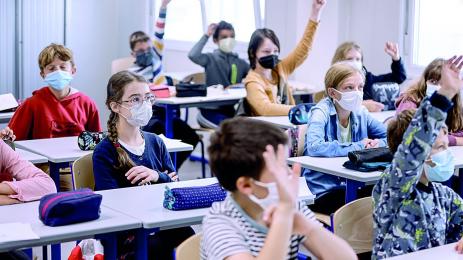 Падат маските за малките ученици