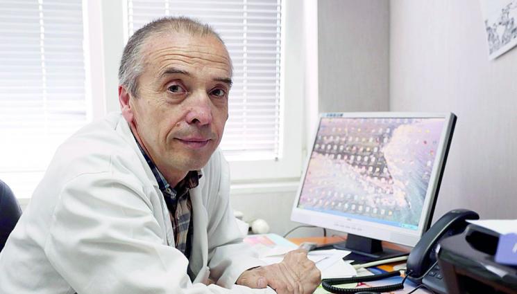 Хакери налазиха Мангъров - Доц. Мангъров: Случва се на деца да откриваме по 2-3 вируса едновременно