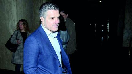 Брендо иска да излежи присъдите си у нас