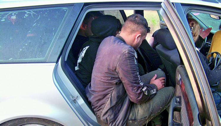 Ченгета в луда гонка с трафиканти - ИЗПЕЧЕНИ ТРАФИКАНТИ: Българи и сърби заформили канал за афганистанци!