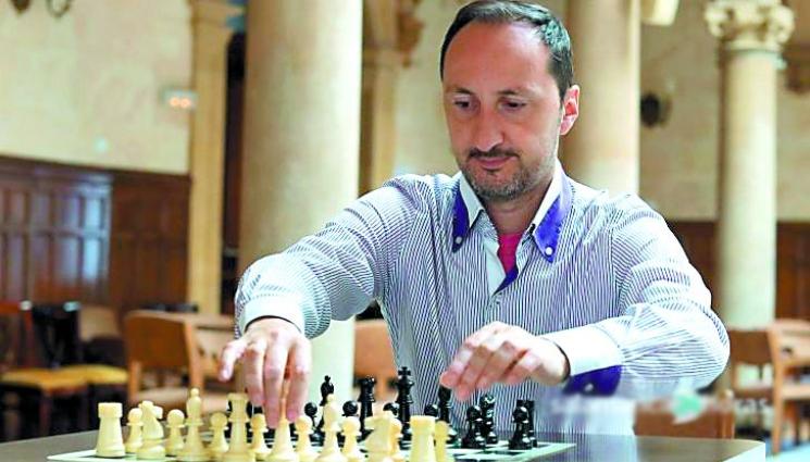 Топалов лидер в Китай - Топалов вече не е лидер в Саламанка