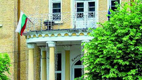 Конникът остава в шумен