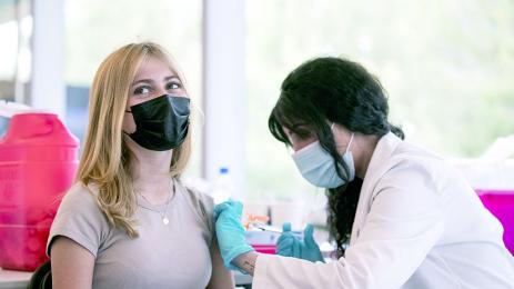 22 000 ученици с ваксина срещу COVID