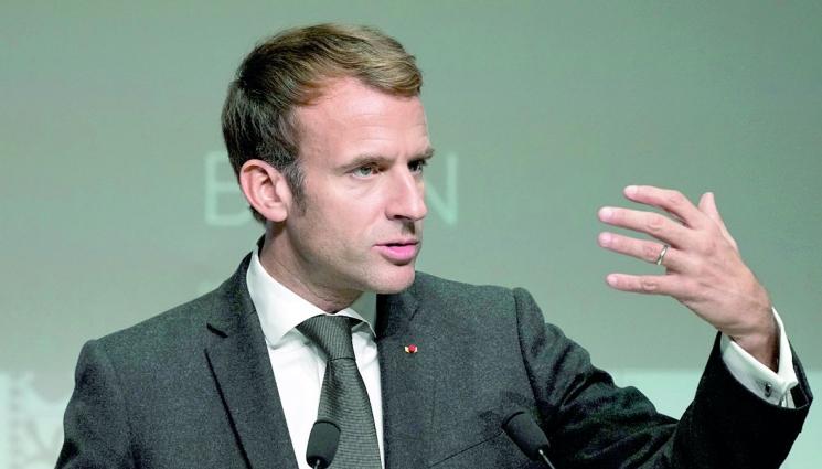 Макрон иска диалог с Варшава - Хем срещу грип, хем срещу корона - Макрон се остави пак да го набодат