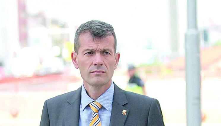 Две обвинения за Боян Расате - Две обвинения
за Боян Расате