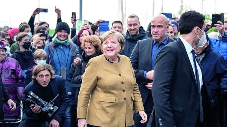 Меркел си взе сбогом с Макрон